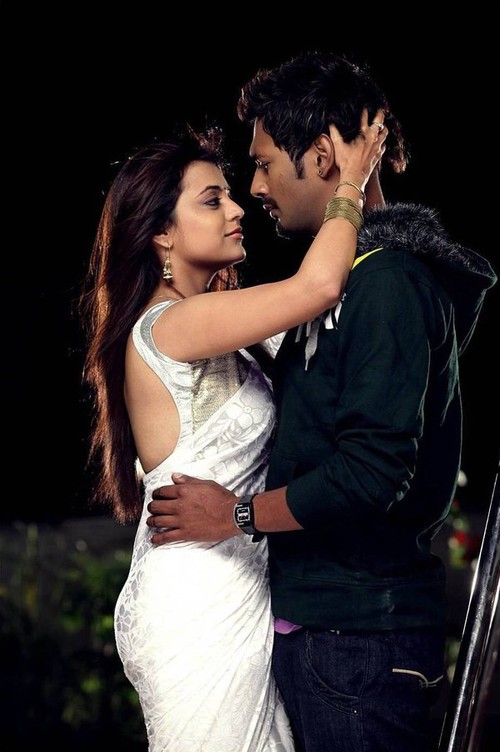 'Saradaga Ammayitho' Movie Working Stills (On the Sets) - Varun Sandesh, Nisha Agarwal